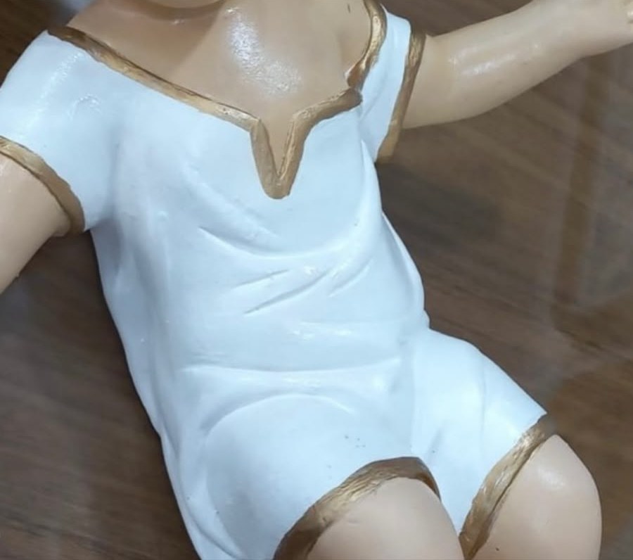 Imagem do Menino Jesus em gesso depois da restauração