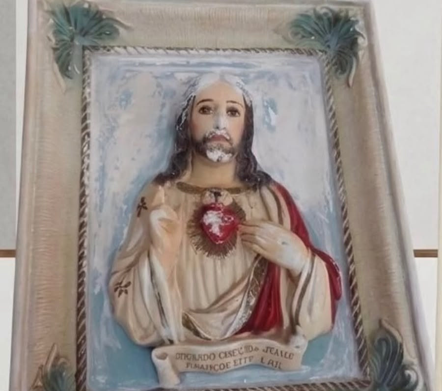 Quadro do Sagrado Coração de Jesus antes da restauração